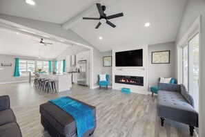 Smart TV, fireplace, table football - Charming 3-bedroom house on the Canal! Fireplace! Firepit! Pets Welcome! (Harrison Twsp)