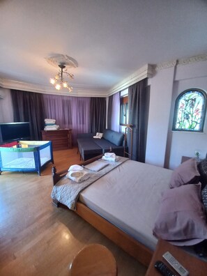 2 chambres, fer et planche à repasser, Wi-Fi gratuit, draps fournis