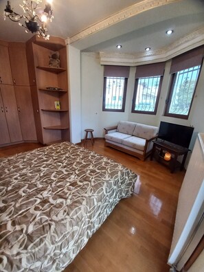 2 quartos, ferros/tábuas de passar roupa, Wi-Fi de cortesia