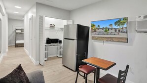 A compact living space with a kitchenette, a dining area, and a bed. - Miami Guest Suite with AC/WI-FI (North Miami Beach)