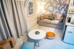 Leilighet – deluxe, bakgårdsutsikt | Oppholdsområde