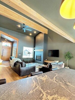 Interior - Paradise at Purg that sleeps 16 across from resort (Durango)