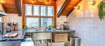 Couple's  Retreat Lodge|Hot Tub| RiverViews|Tennis