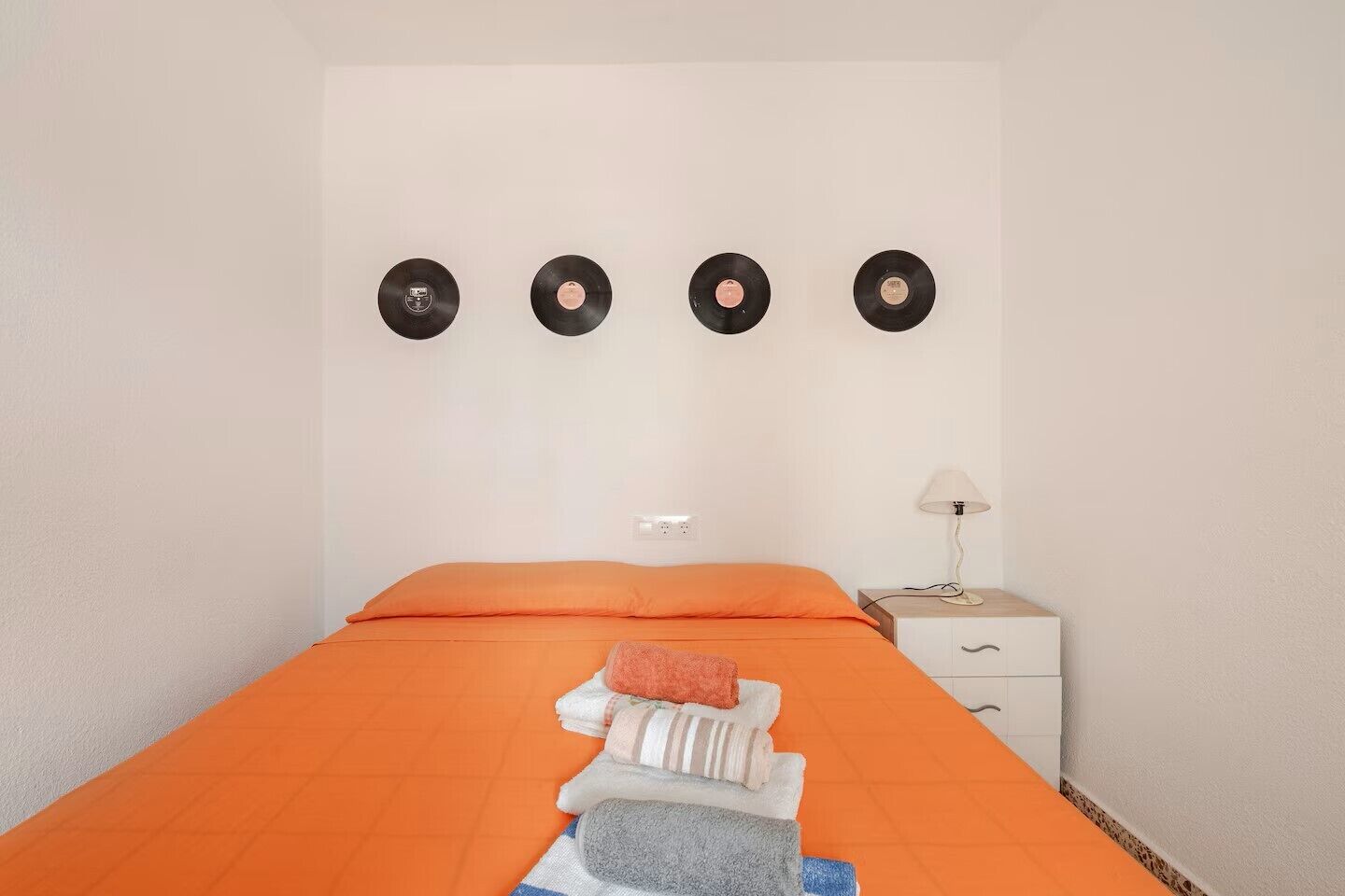 1 chambre, bureau, fer et planche à repasser, Wi-Fi