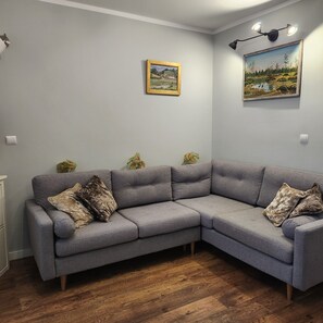 Smart TV, fireplace