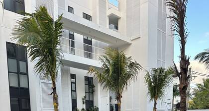 New 3-bedroom apartment with swimming pool, on the seafront.