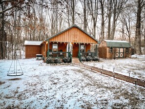 Exterior - Large cabin-Game Room,Hot tub,Kid Friendly (Monteagle)