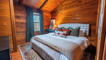 4 bedrooms, desk, travel crib, free WiFi