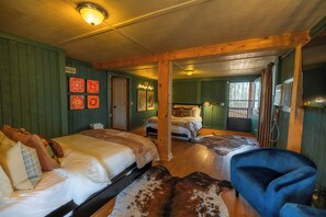 4 bedrooms, desk, travel cot, free WiFi