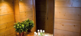 Warm shelter, Nordic style El Bosquet