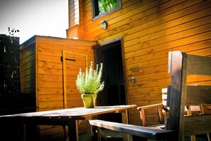 Outdoor dining - Warm shelter, Nordic style El Bosquet (Sant Cugat del Vallès)
