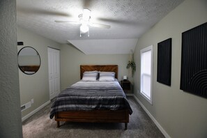 2 bedrooms, desk, iron/ironing board, free WiFi