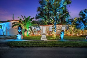 المنطقة المحيطة بالمنشأة