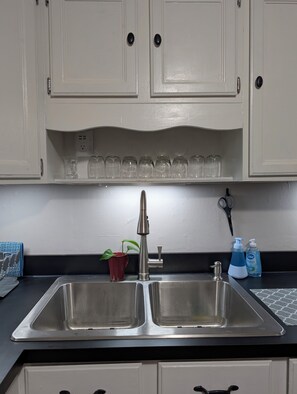 Micro-ondes, four, plaque de cuisson