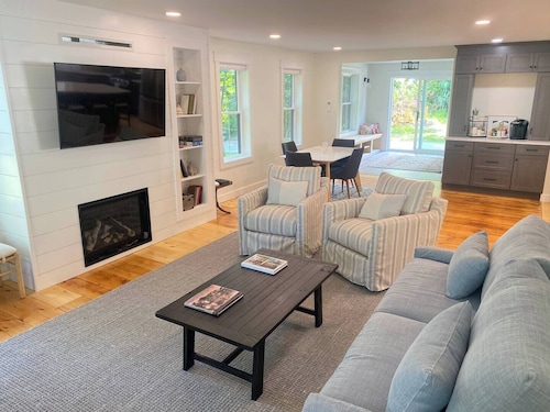 Fresh 2024 full renovation inviting up to 8 guests. Walk to Kennebunk