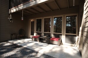 Terrace/patio - Lovely 1-bedroom condo with heated pool, hot tub (Bend)