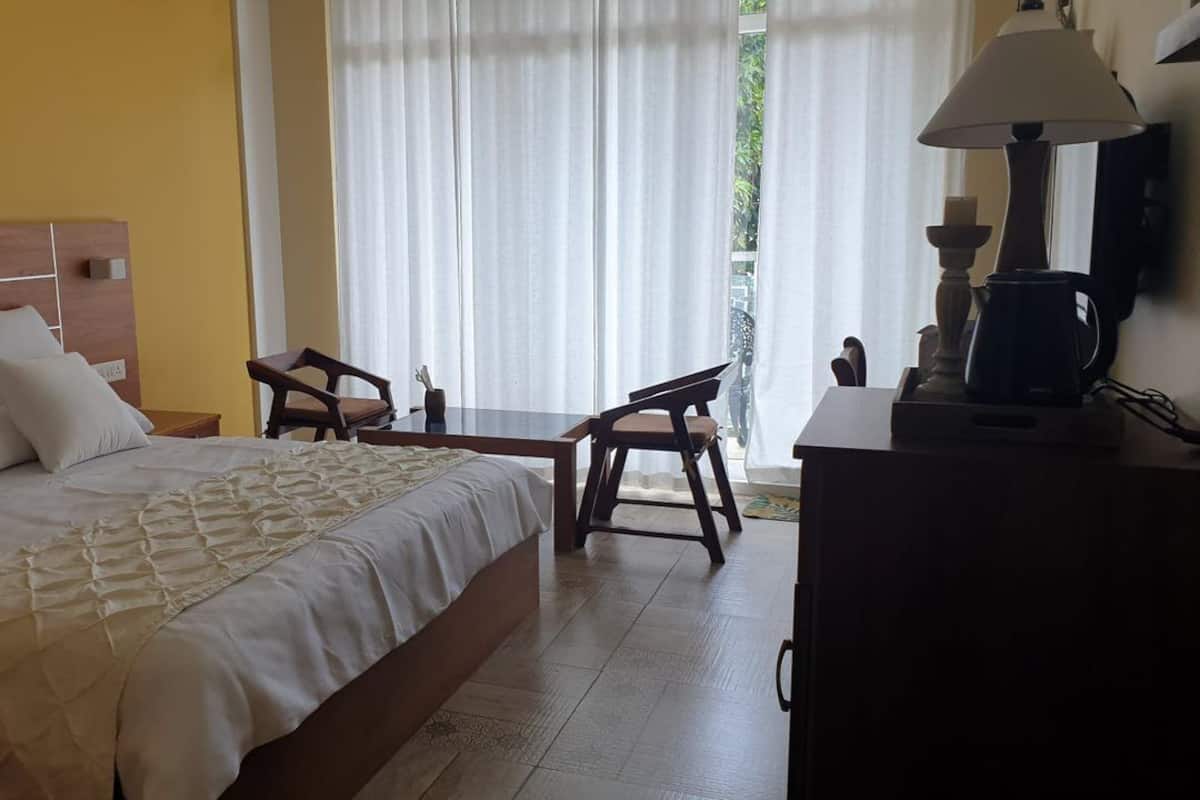 Caja de seguridad en la habitación y escritorio