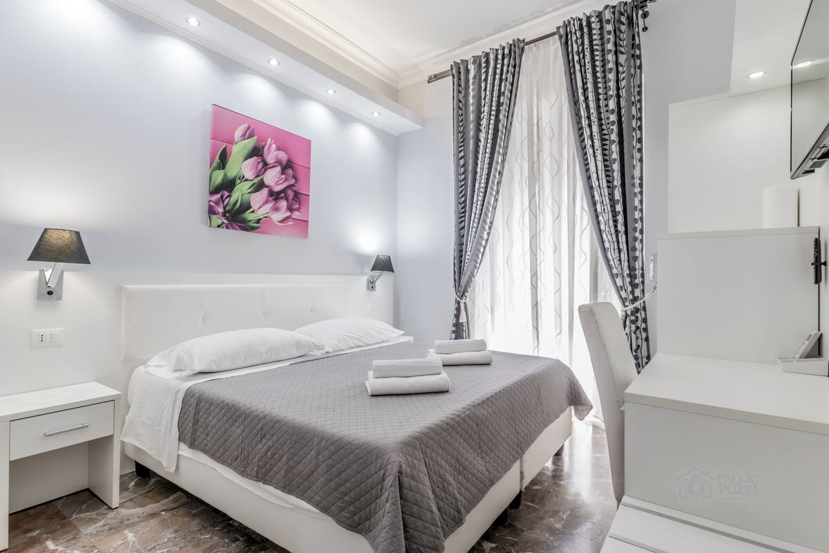 Basic Room, Non Smoking | In-room safe, iron/ironing board (on request), WiFi (free)