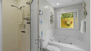 Whirlpool, Handtücher, Seife, Shampoo