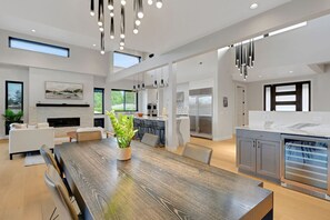Dining - 4BR 4BA Modern Lakefront Lodge (Burien)