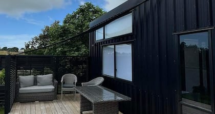 Rural Tiny home retreat very close to town