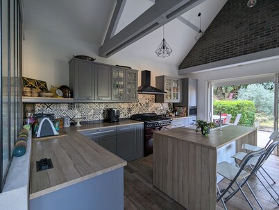 A haven of peace for family and friends in the Essonne countryside