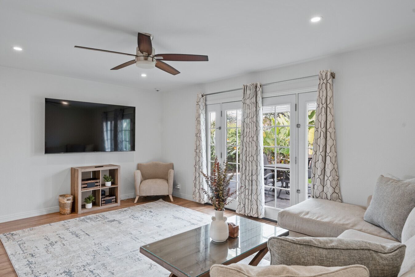 智能电视、乒乓球