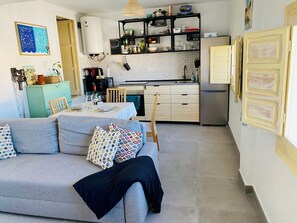 Appartement, 2 slaapkamers, roken, terras | Woonkamer