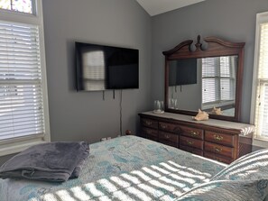 4 bedrooms, iron/ironing board, free WiFi, bed sheets