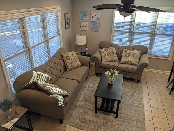 Smart TV, books - Sunny Days Sandy Toes-Lavallette NJ-4 Bedroom 2 bath-Family Ocean Beach House (Lavallette)