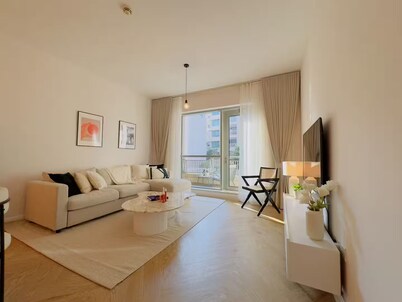 Burj Khalifa  Views Cozy 1-bedroom with WiFi Fitness Room, playground,pool,Dubai