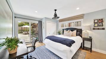 4 bedrooms, desk, iron/ironing board, travel crib