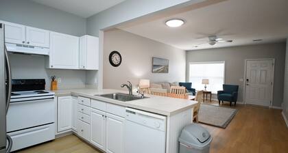 Cozy 2-bedroom townhome in charming Lexington with WiFi, AC
