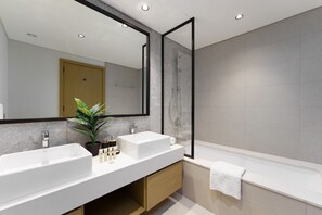 Dusche, Haartrockner, Bidet, Handtücher