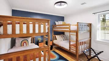 5 makuuhuonetta, työpöytä, silitysrauta/-lauta, ilmainen Wi-Fi