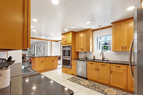 5BR · Sleeps 12–16 · Hot Tub, Game Room, Fire Pit