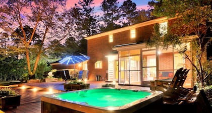 THE PINE CONE- Hot Tub | Game Room | Huge Backyard