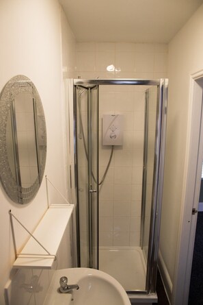 Hårføner og håndklær