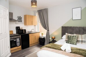1 bedroom, iron/ironing board, Internet, bed sheets