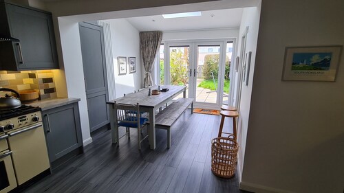 Haven Cottage, Walmer - overlooks park, close to beach & promenade