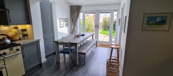 Haven Cottage, Walmer - overlooks park, close to beach & promenade
