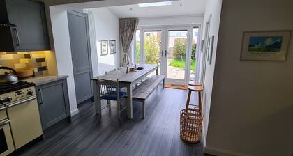 Haven Cottage, Walmer - overlooks park, close to beach & promenade