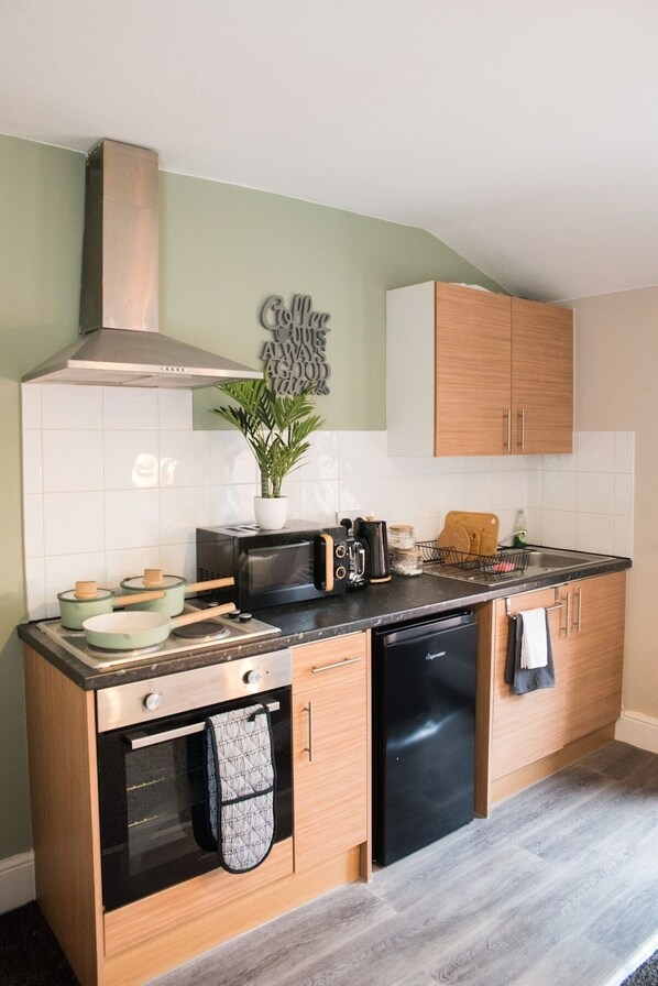Fridge, microwave, oven, stovetop