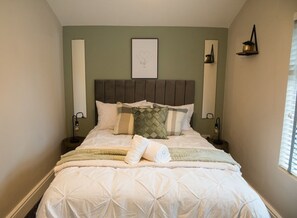 1 bedroom, iron/ironing board, internet, bed sheets