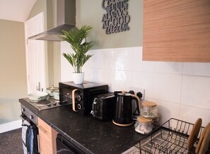 冰箱、微波炉、烤箱、炉灶