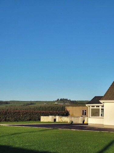 Four bedroom country cottage with scenic views