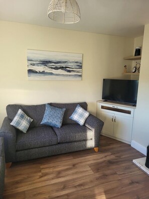 Smart TV, fireplace, books - Four bedroom country cottage with scenic views (Mallow)