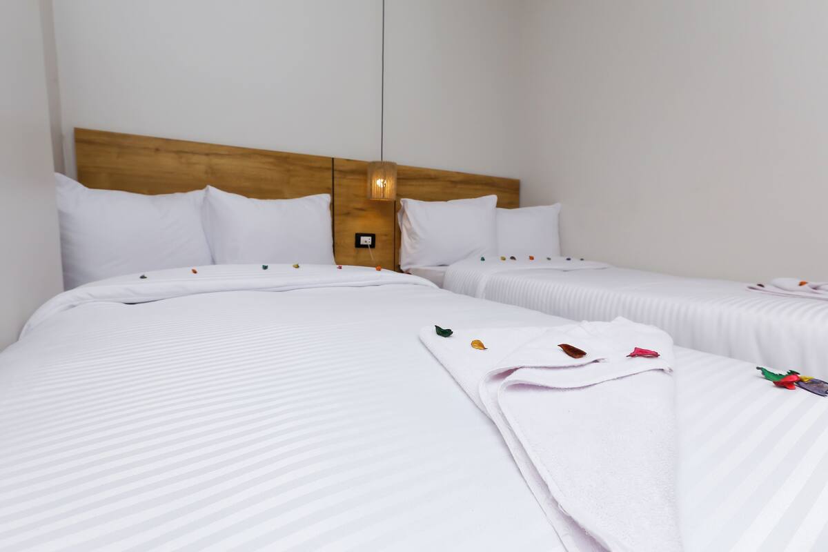 Studio | Premium bedding, Select Comfort beds, laptop workspace, WiFi (free)