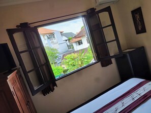 Habitación estándar doble de uso individual, vistas al jardín | Ropa de cama de alta calidad, edredones de plumas, caja fuerte