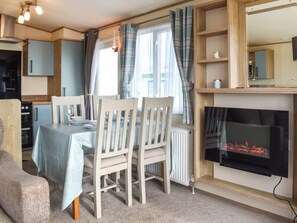 Dining - 3 bedroom accommodation in Lancaster (Lancaster)